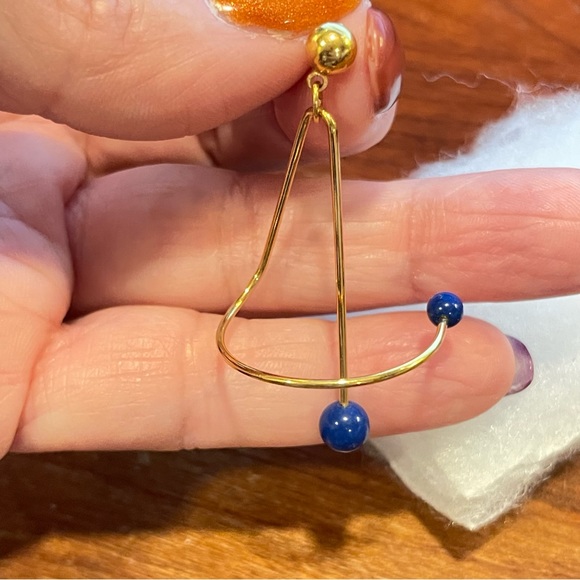 Vintage gold tone and blue bead geometric sculptural earrings retro throwback - Picture 4 of 7